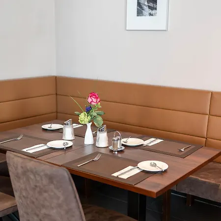 Hotel Ganslhof - Adults Only 3*