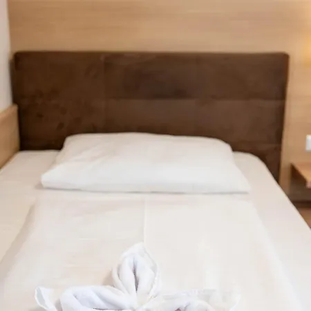 Hotel Ganslhof - Adults Only Hotel 3*