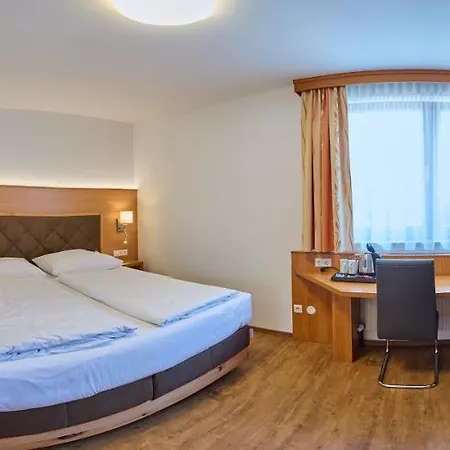 Hotel Ganslhof - Adults Only 3*
