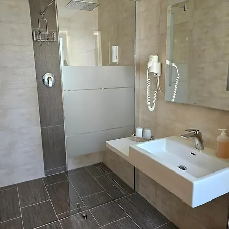 Hotel Ganslhof - Adults Only 3*