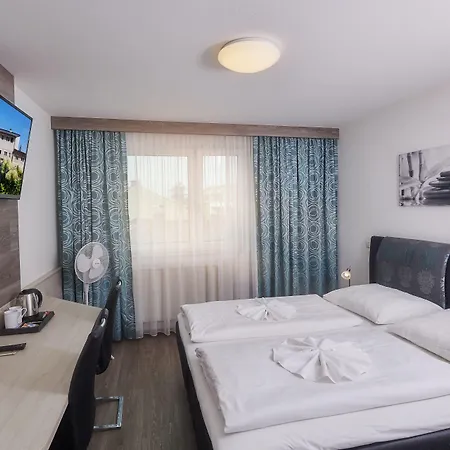 Hotel Ganslhof - Adults Only 3*