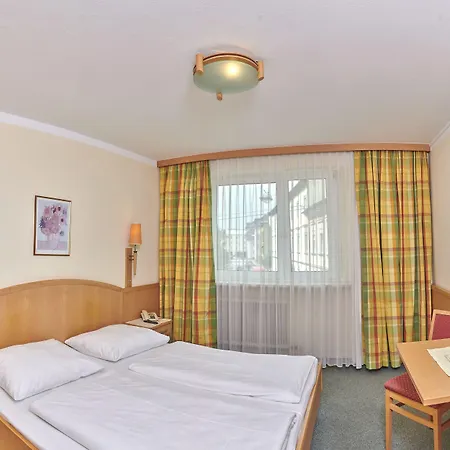 ホテル Ganslhof - Adults Only 3*